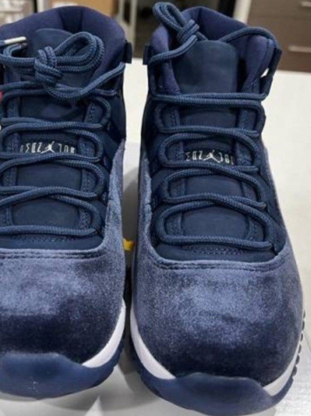 Men's Blue Velvet High-Top Athletic Sneakers Verified Authentic Jordan Retro 11 - Picture 6 of 6